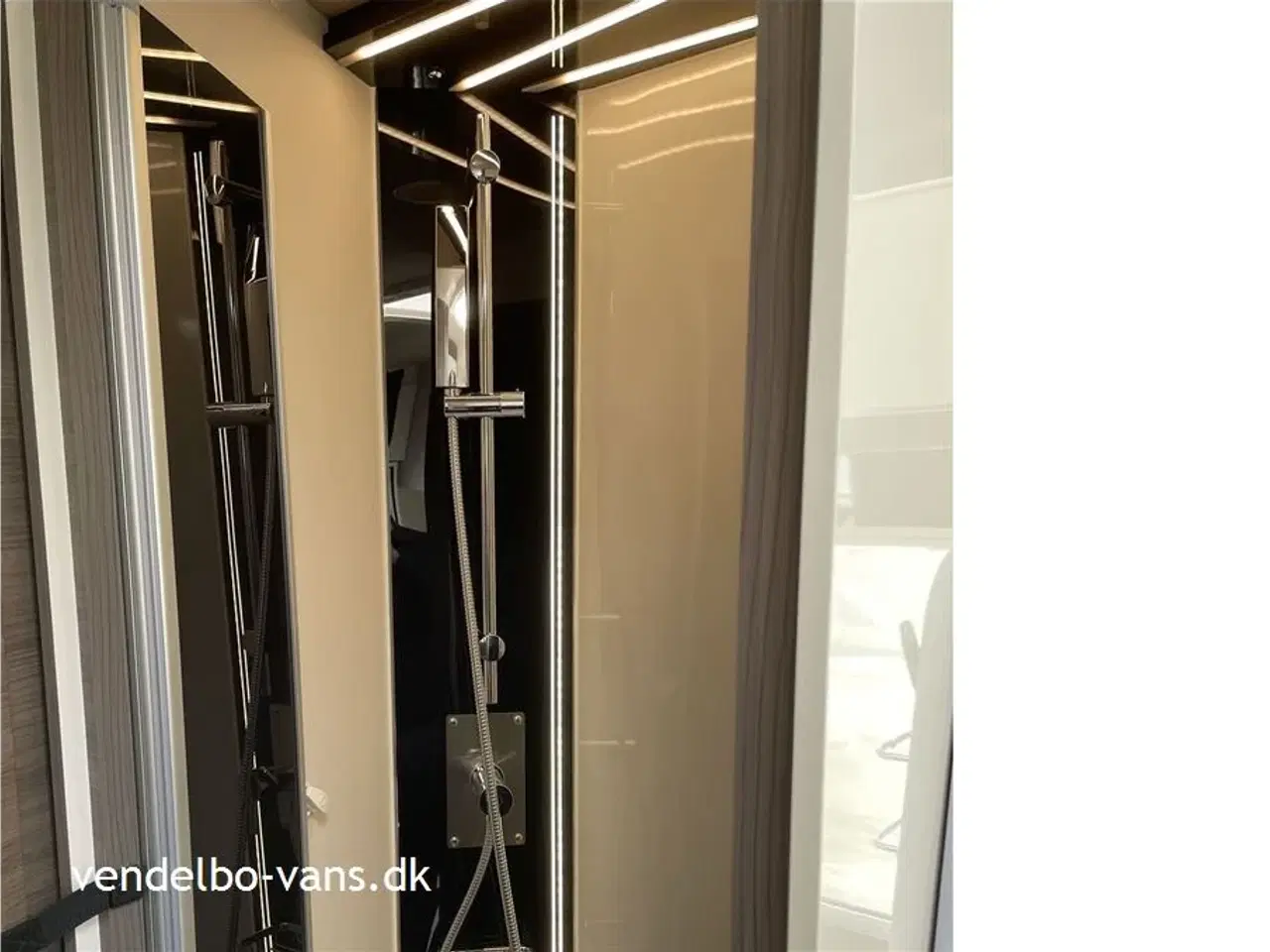 Billede 12 - 2022 - McLouis Mc4 873 G Matic   Enkeltsenge og stor garage - 9 trins automatgear - Anhængertræk