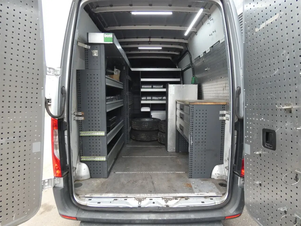 Billede 1 - Mercedes-Benz Sprinter 314 2,1 CDI A2 H2 VÆRKSTEDSBIL 7G-Tronic 143HK Van Aut.