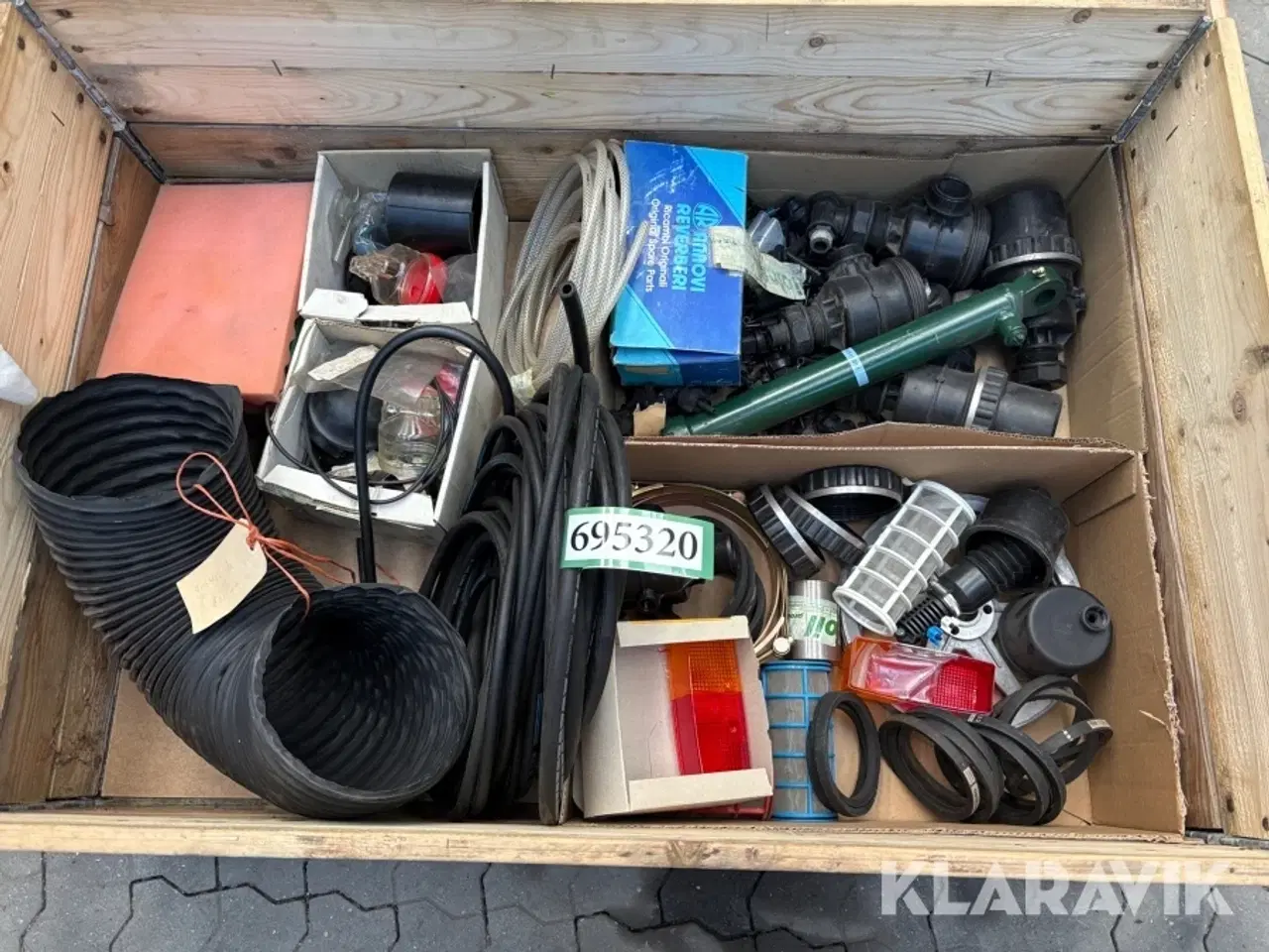 Billede 2 - Reservedele Danfoil Sprøjte 2 paller assorteret reservedele