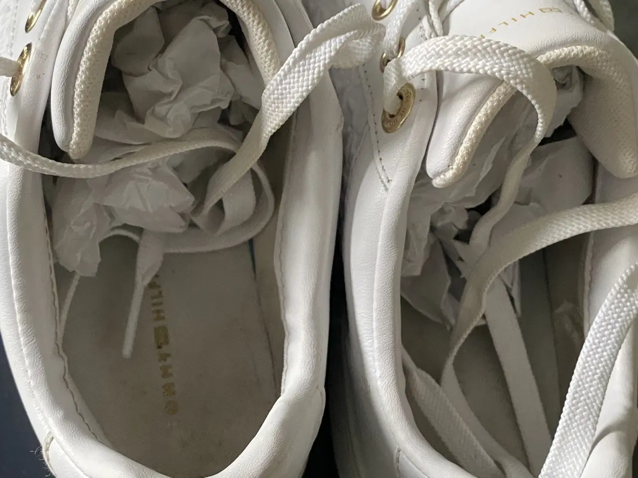 Billede 2 - Super fede sneakers med guld detaljer😍🤗