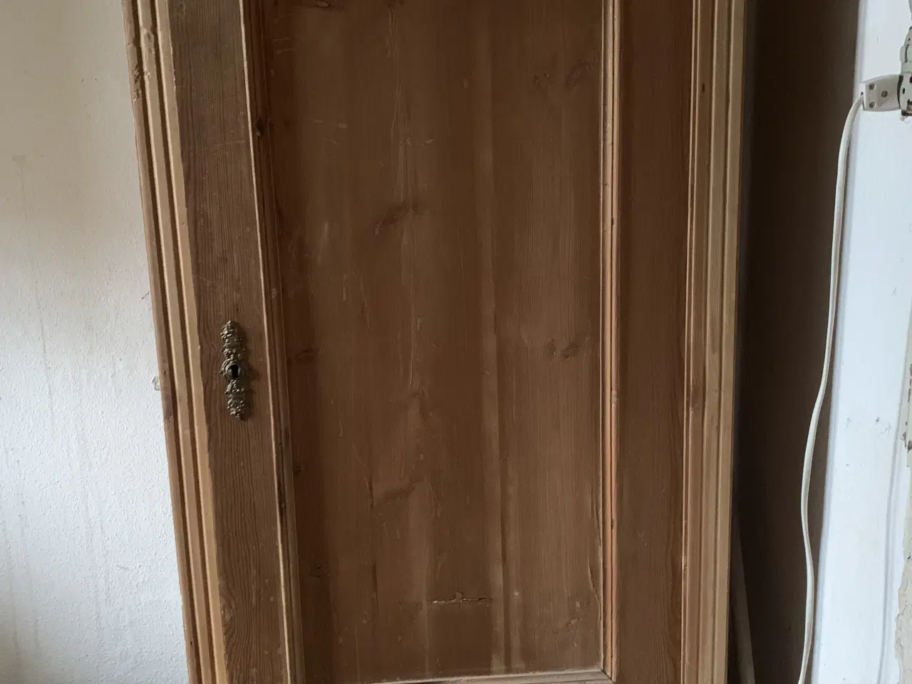 Billede 1 - Fint gammelt skab