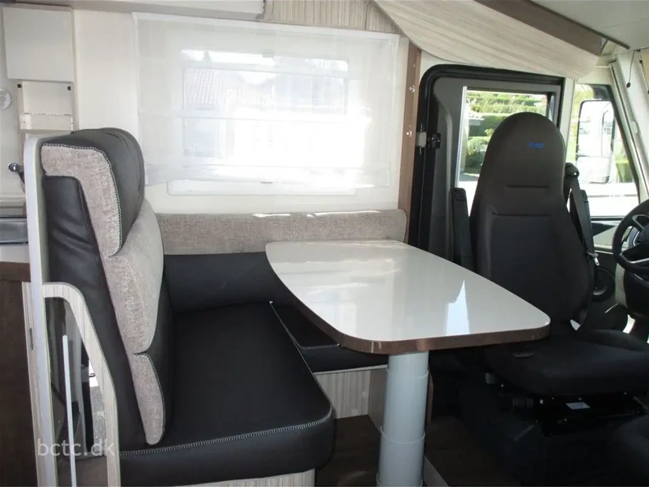 Billede 4 - 2025 - Elnagh Magnum 530   5 SELEPLADSER