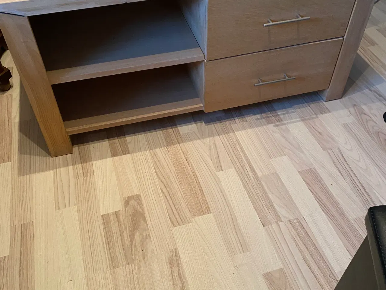 Billede 2 - Ege træs TV bord sælges 