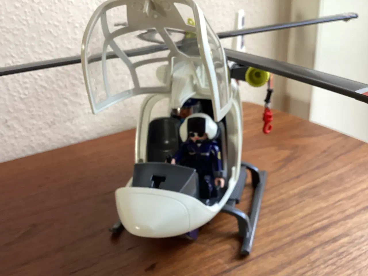 Billede 3 - Politihelikopter med LED lys. Playmobil nr. 6921