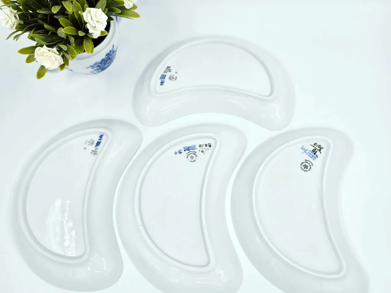 Billede 15 - Royal Copenhagen Blå Blomst Flettet Halvmåne Asiet