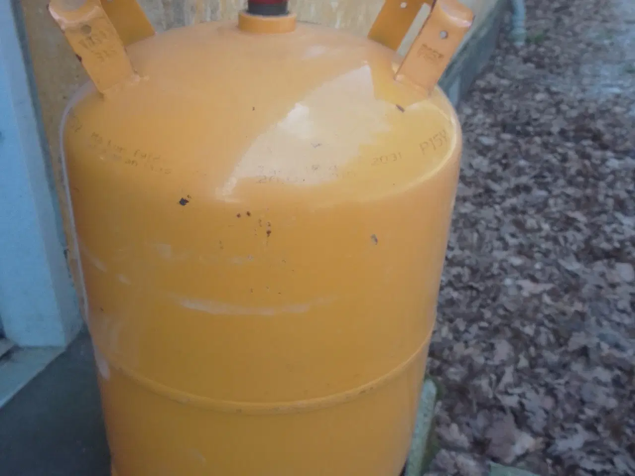 Billede 1 - Fyldt og plomberet 11kg gasflaske