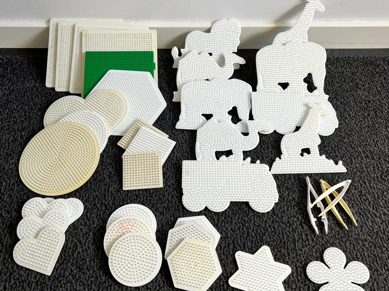 Billede 2 -  NABBI  -- Hama  plastperler + plader mm 