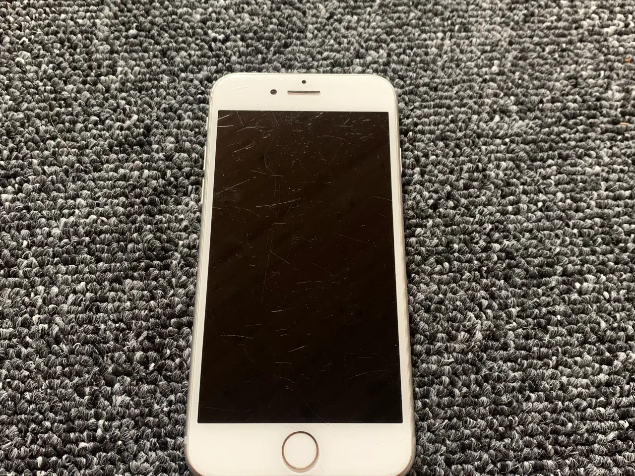 Billede 1 - Fin iPhone 8! 256GB!
