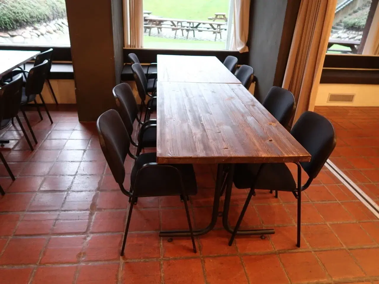 Billede 3 - 8 stk. stabelstole (borde medfølger ikke)