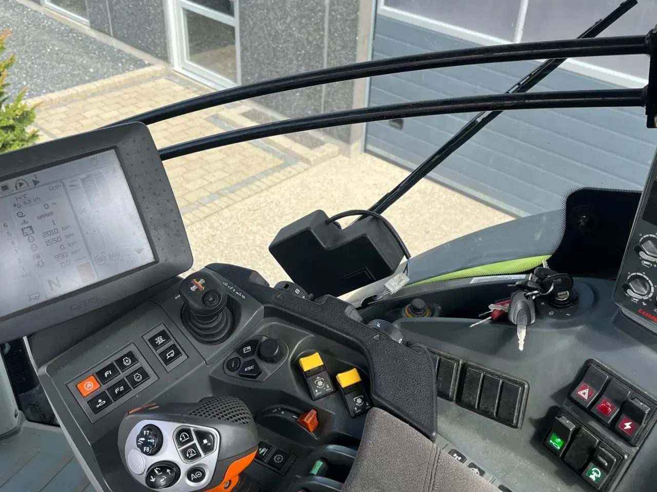 Billede 8 - CLAAS AXION 850 Med frontlift og frontpto