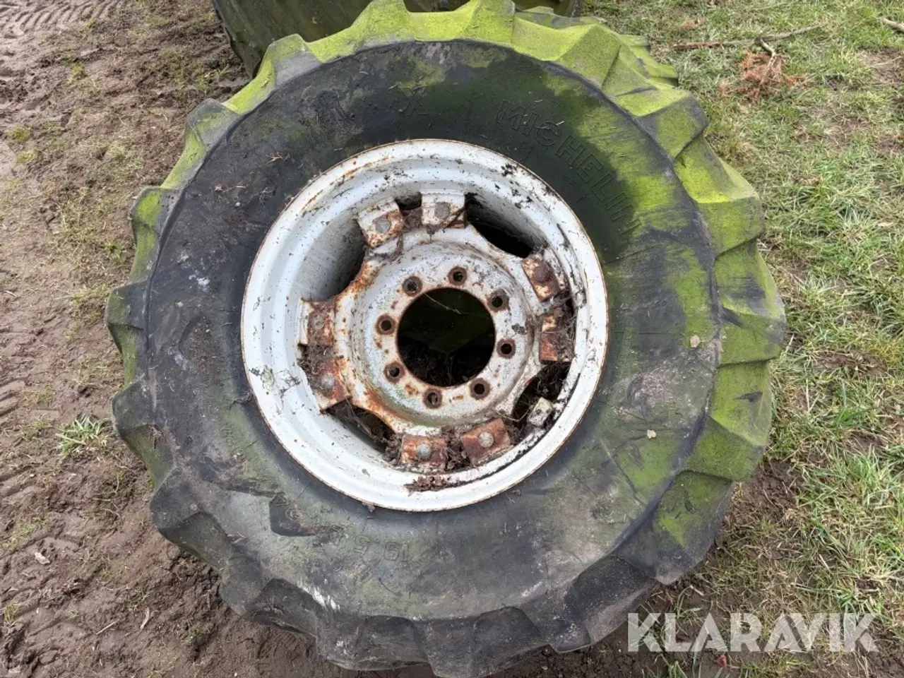 Billede 2 - Traktordæk Michelin 4 styk