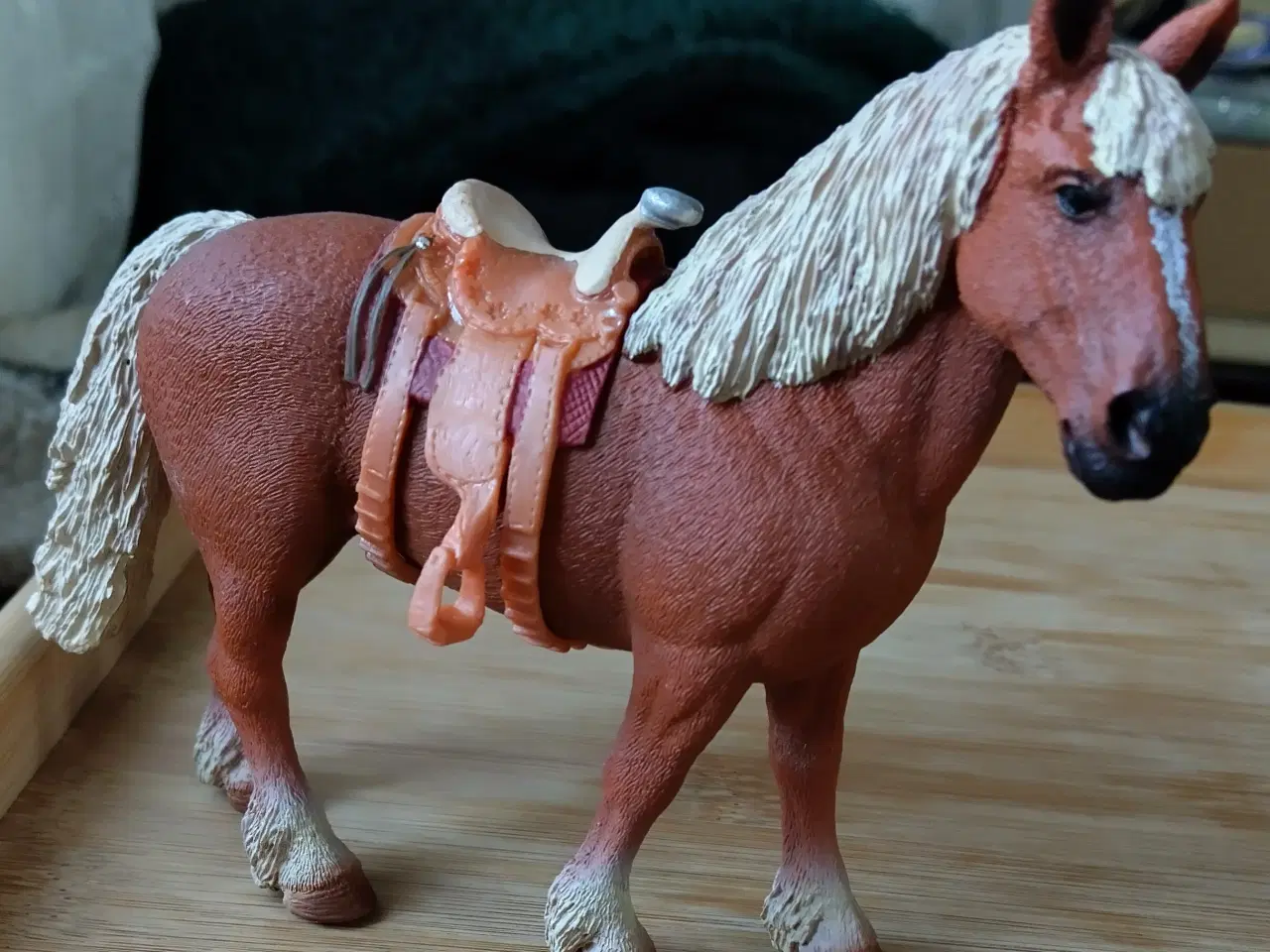 Billede 1 - Schleich Hest med sadel