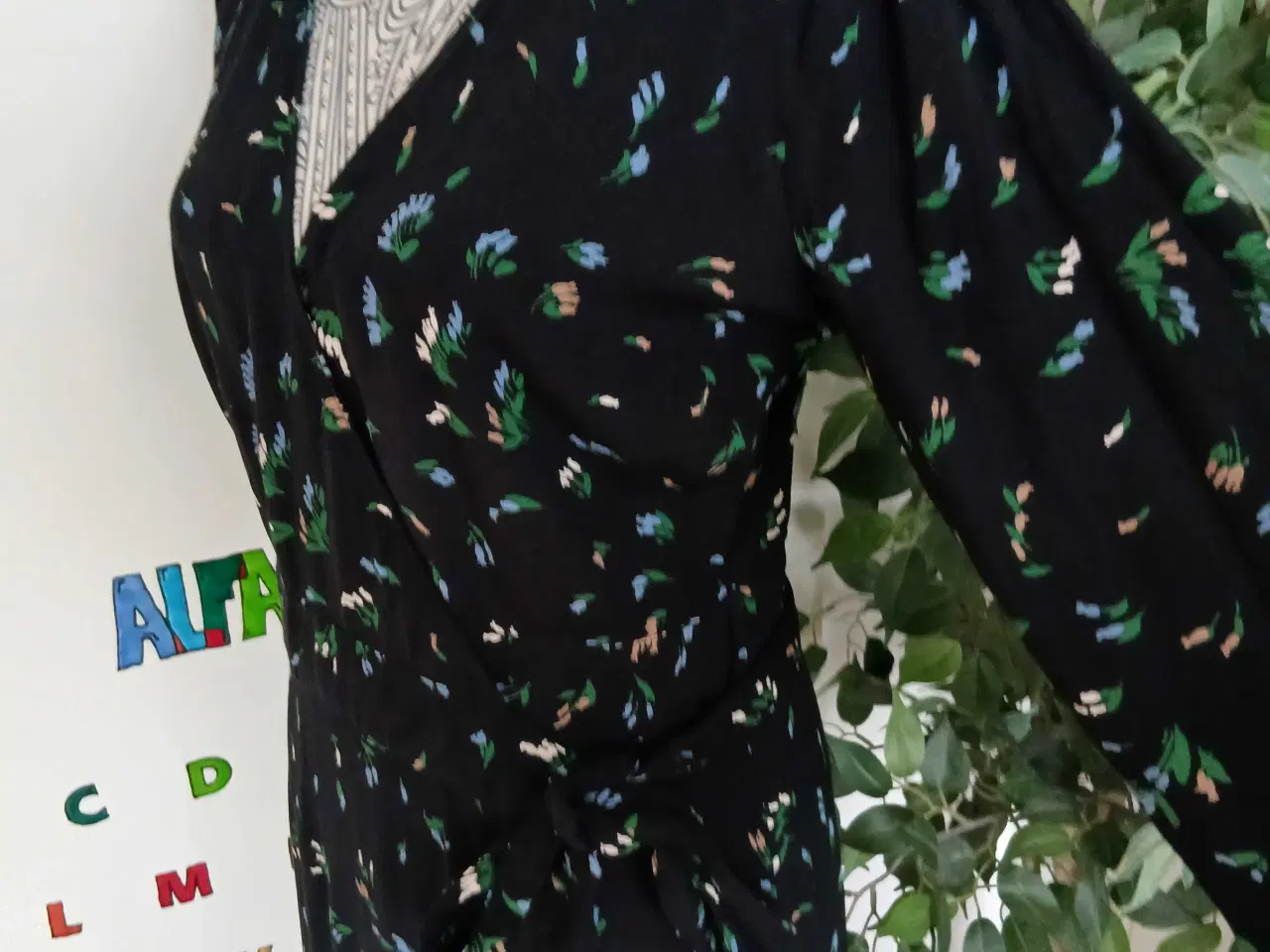 Billede 5 - Slå-om kjole. Ganni. Large/40