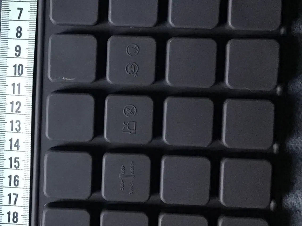 Billede 2 - Siliconeform til små brownies eller chokolade