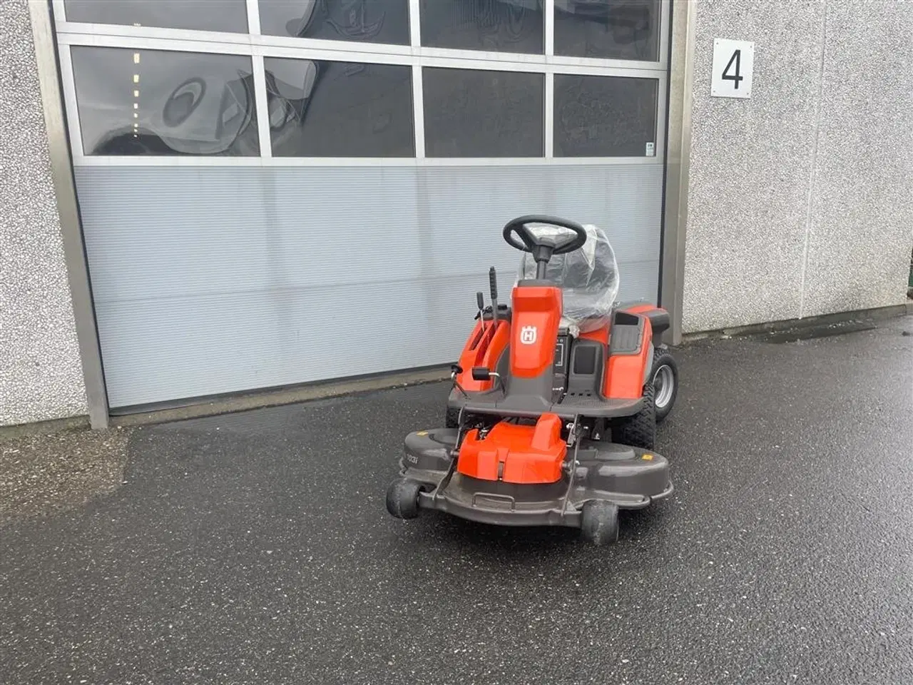 Billede 3 - Husqvarna R200IX Inkl. lader og 103cm klippebord