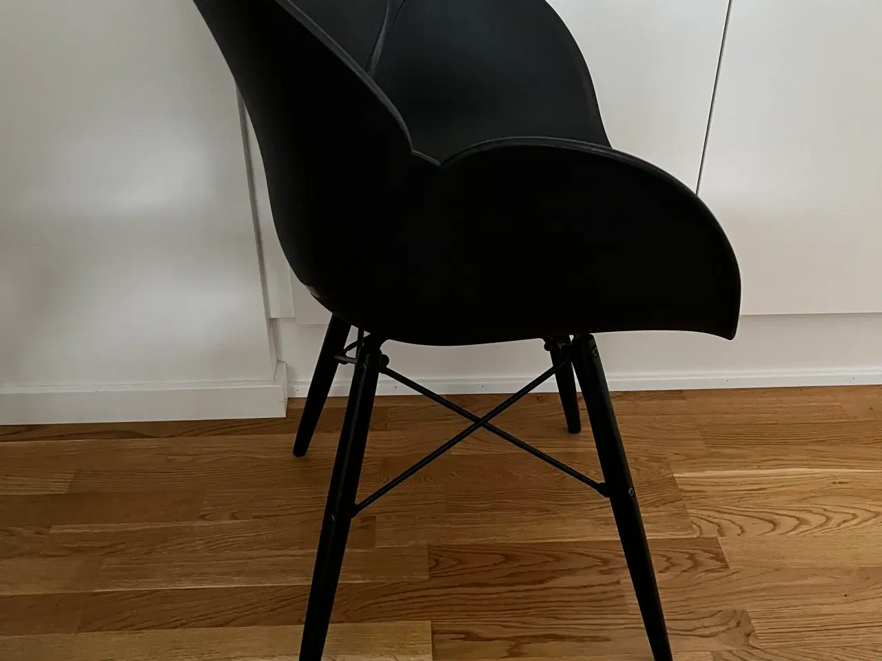 Billede 1 - 4 sorte spisebordsstole m armlæn