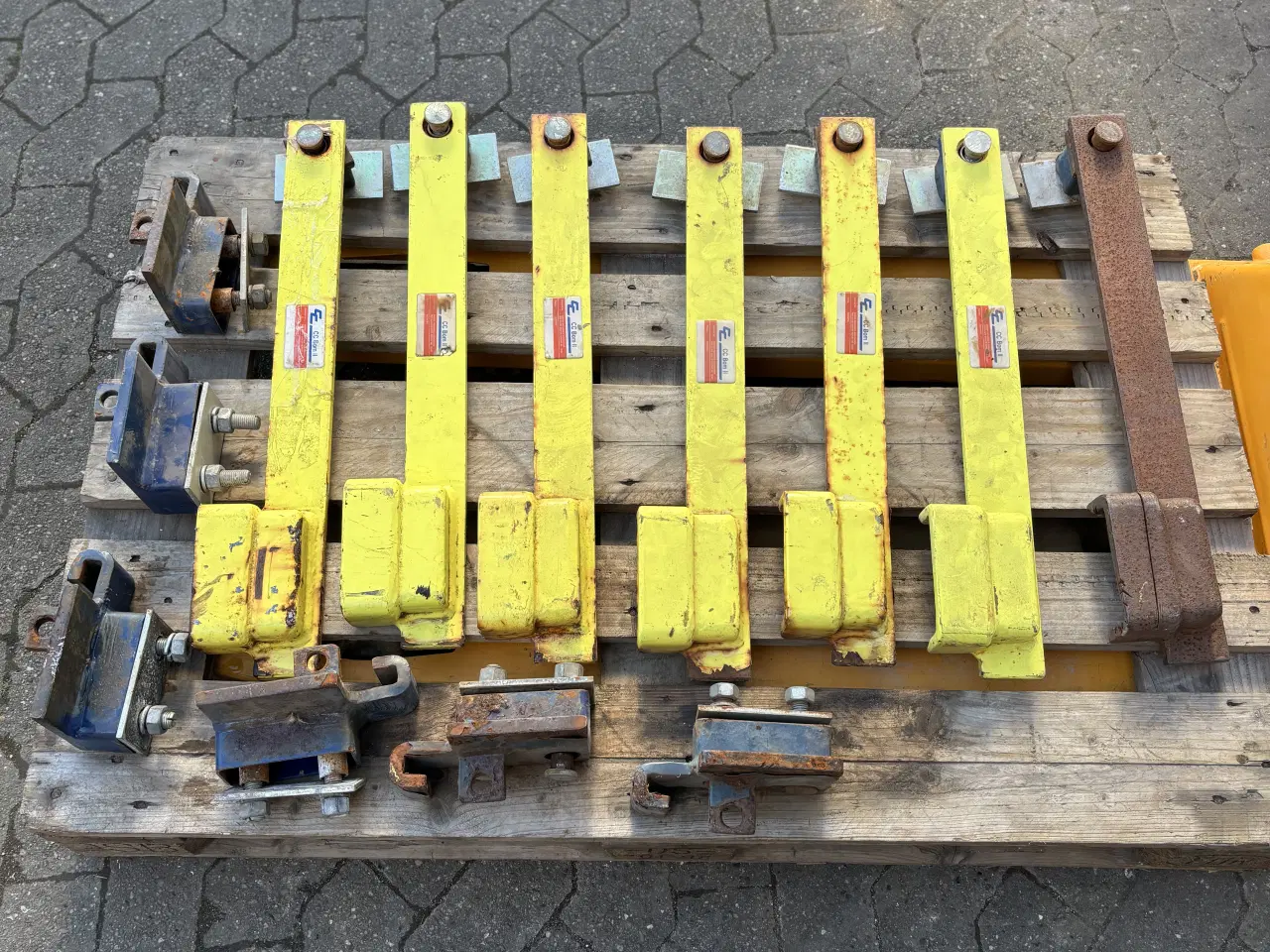 Billede 5 - Låsebomme til container - 7 stk = 2500 kr.