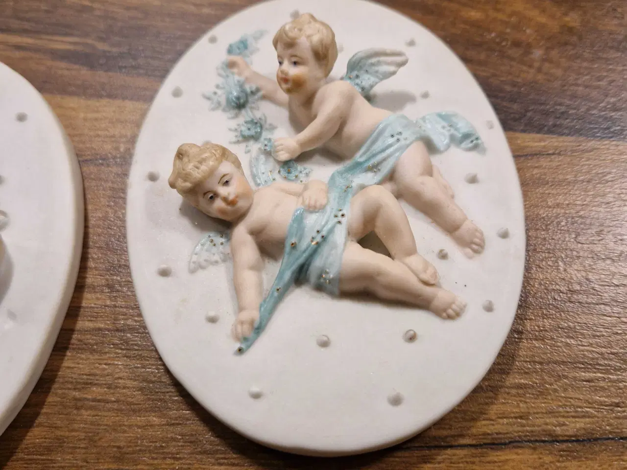 Billede 7 - Antikke relieffer I biscuit porcelæn 