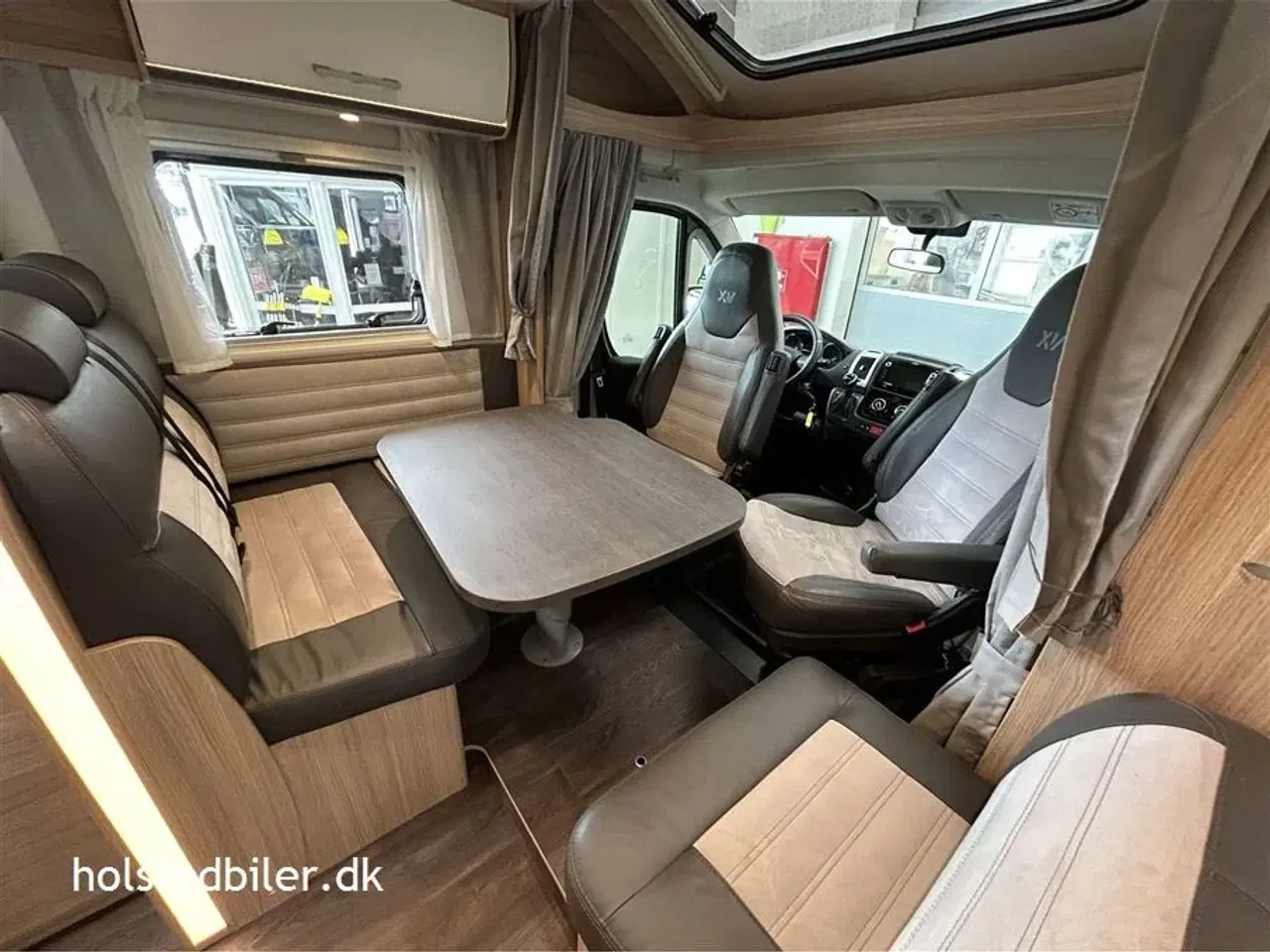 Billede 10 - 2020 - SunLight T 69 L Aut.   Quennsbed - Km 26000 - 9 trins automatgear.
