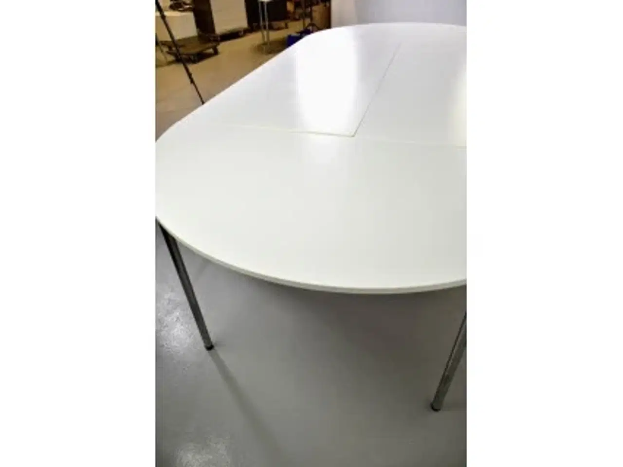 Billede 3 - Dencon konferencebord med hvid laminat og krom stel