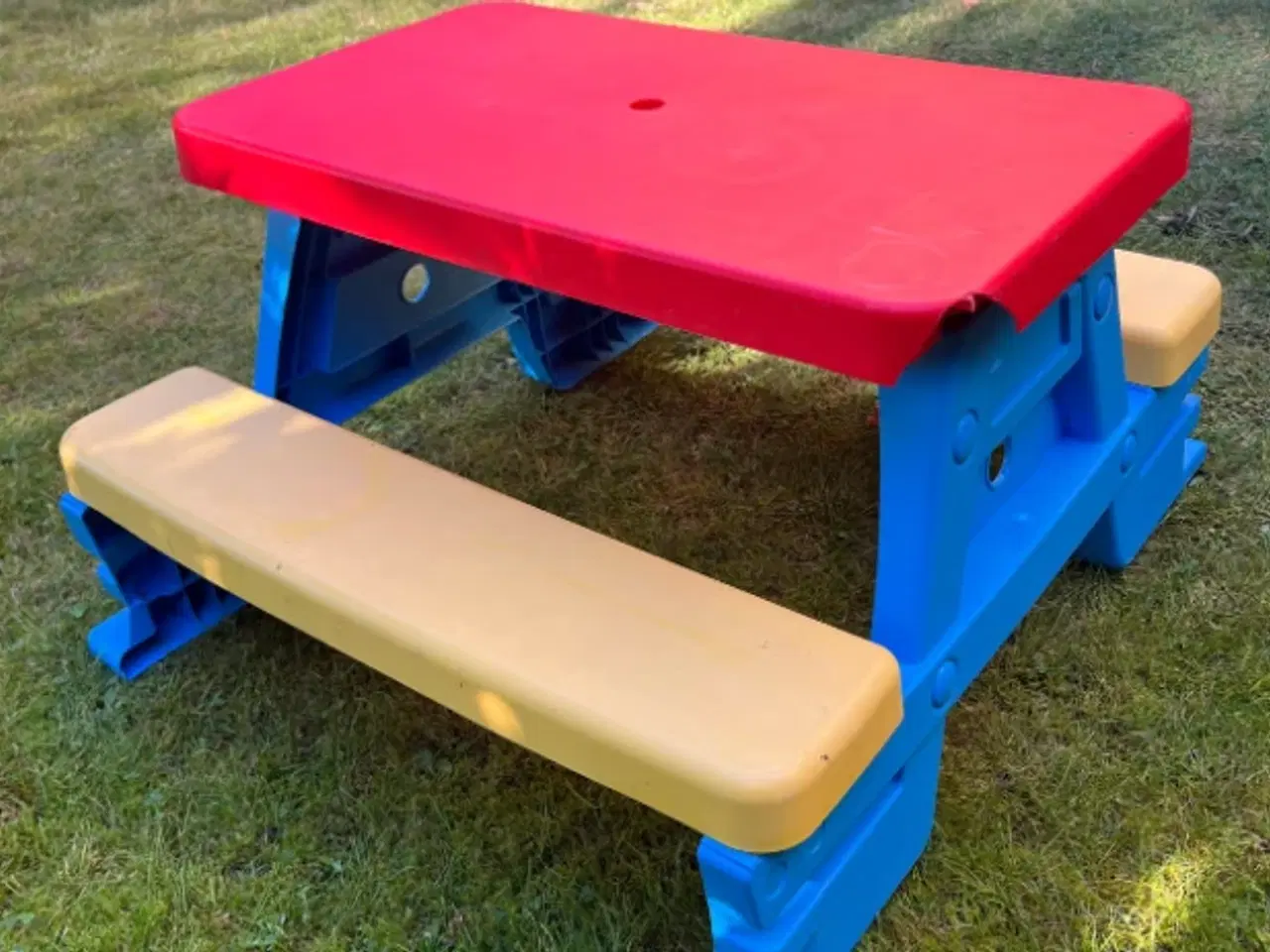Billede 3 -  Bord og bænke sæt gives væk GRATIS