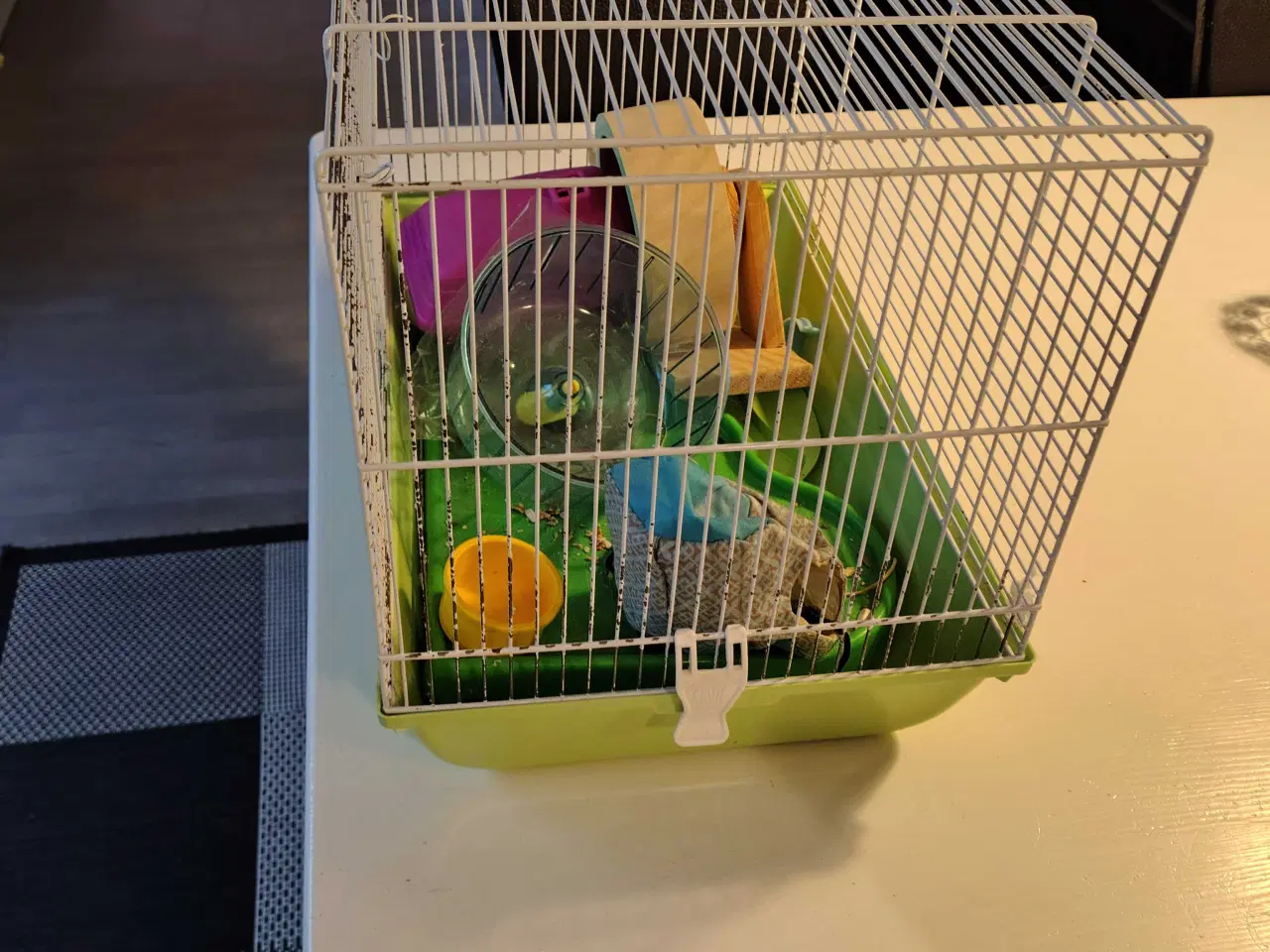 Billede 2 - Bur med indhold