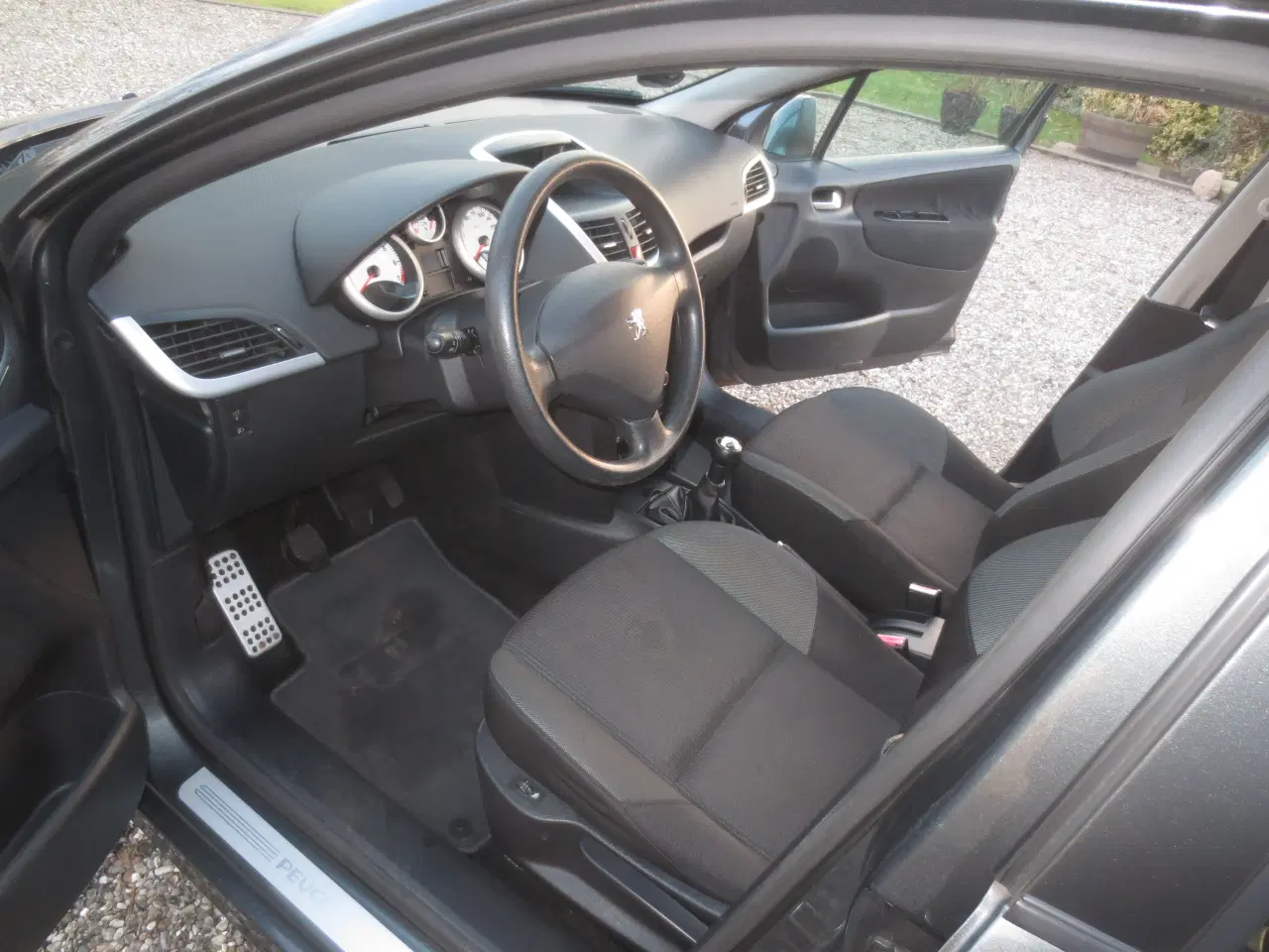 Billede 14 - Pæn Peugeot 207 1.4 i St-Car Nysynet. 