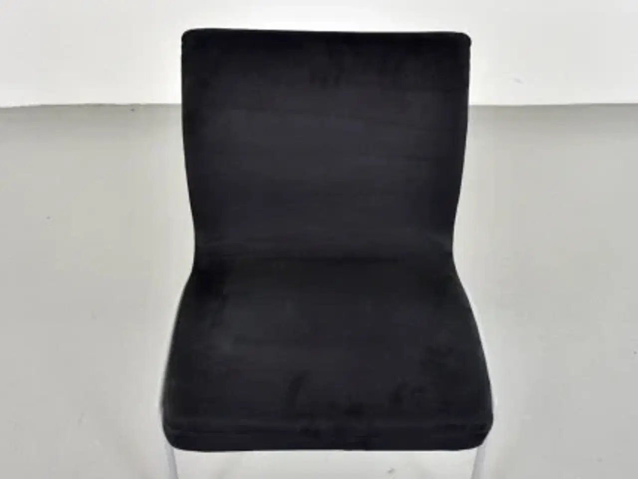 Billede 5 - Lustrum loungestolesæt med 2 stole med sort alcantara polster.