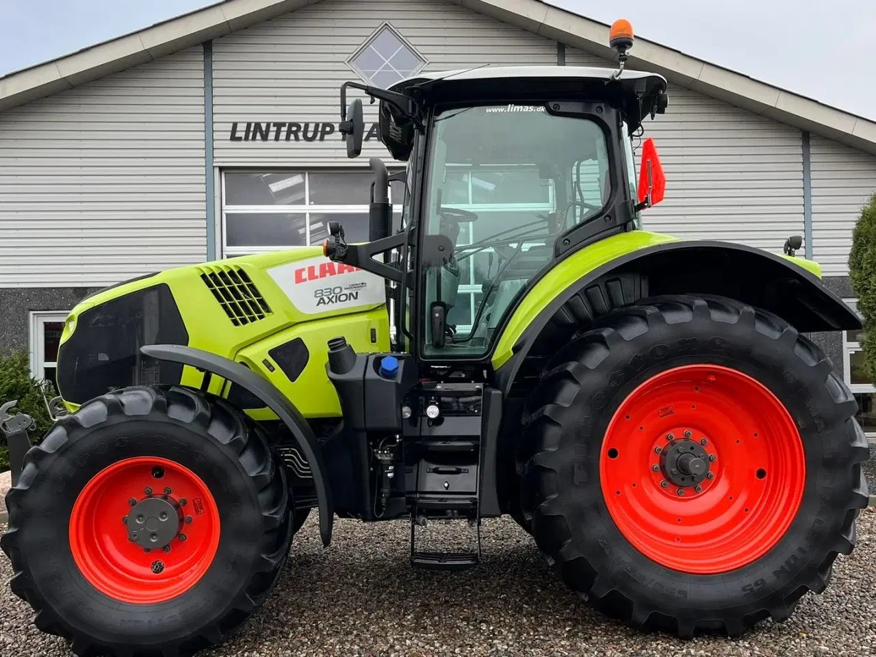 Billede 1 - CLAAS Axion 830 Med frontlift. Velholdt traktor.