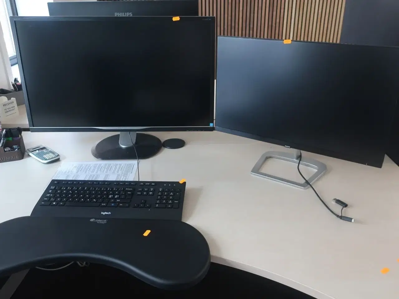Billede 1 - 2 stk. skærme PHILIPS BDM3270 og 276E / tastatur m.m.