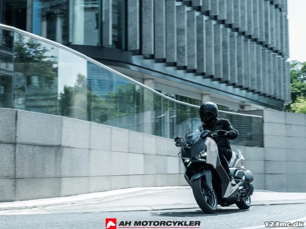 Billede 13 - Yamaha X-Max 300 Tech Max + Crystal Graphite