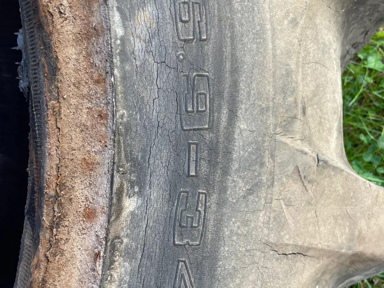 Billede 1 - Traktor dæk 16.9-34 eller 420/85R34