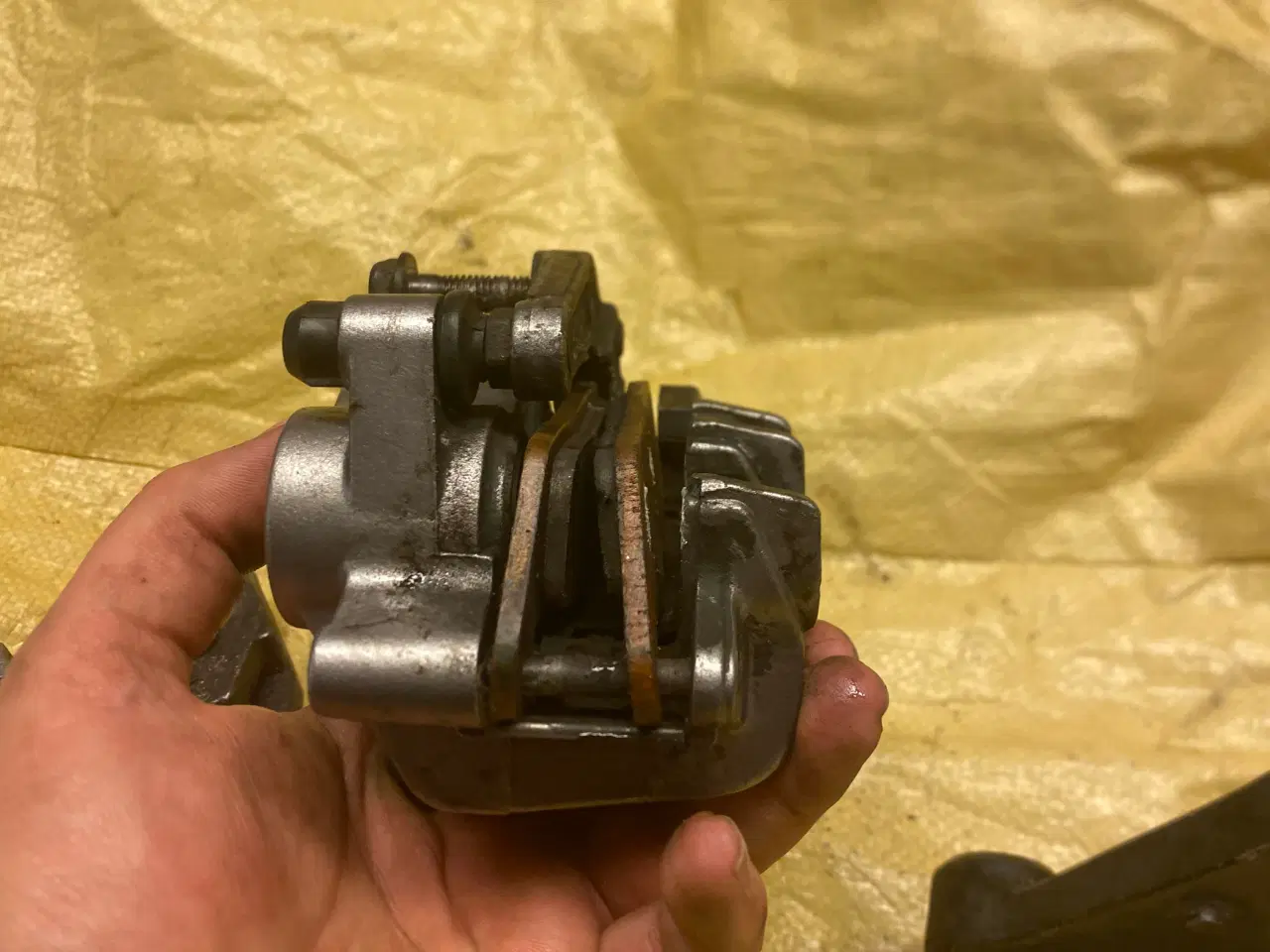 Billede 3 - bremsekalibre fra Honda ST 1100