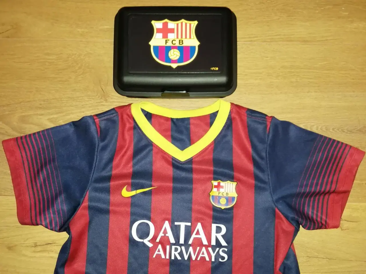 Billede 1 - FC BARCELONA 2013-14 STR. 6/7 ÅR OG FCB MADKASSE