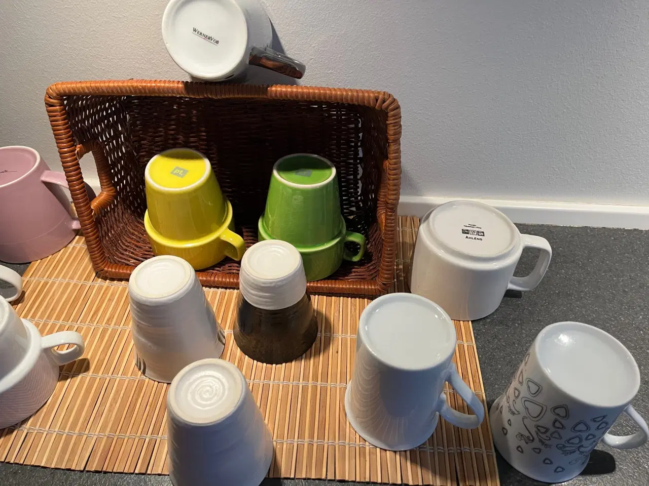 Billede 3 - Udsalg - 14 krus og kopper i keramik, flerfarvet