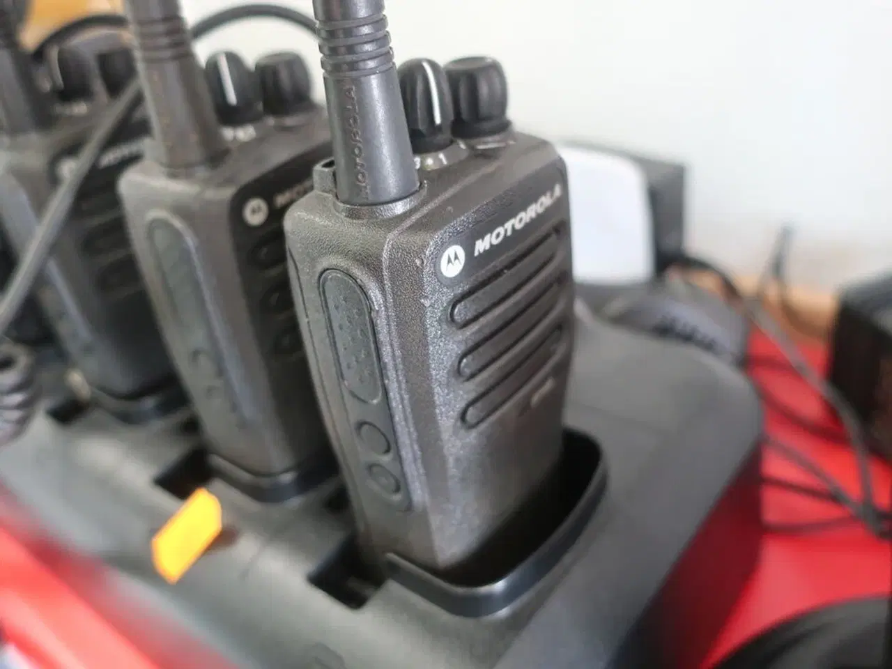 Billede 3 - 9 stk. MOTOROLA DP1400 håndradioer inkl. ladestandere