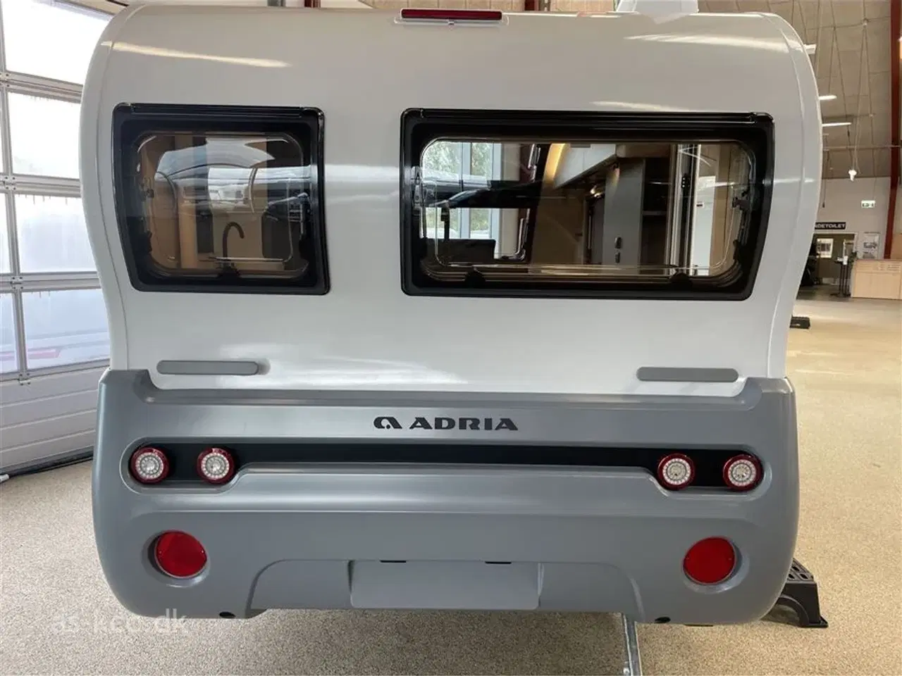 Billede 4 - 2026 - Adria Action 391 LH   Adria Action 391 LH Classic årg. 2026  Generation 2 ny ude og inde. Denne vogn er med soundbar.