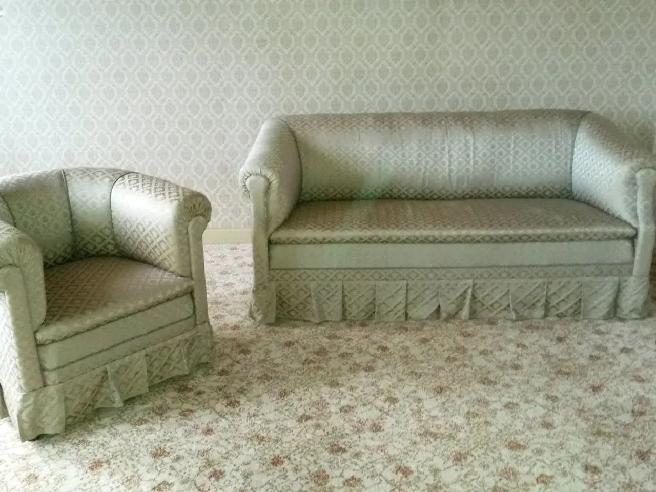 Billede 1 - En antik sofa og stol