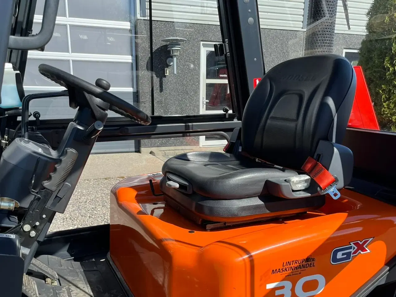 Billede 4 - Doosan D30 G med kabine og KUN 57 TIMER FRA NY, MED TIME GARENTI