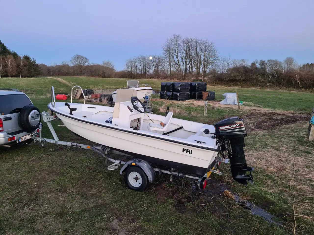 Billede 12 - Styrepultbåd med Nysynet trailer og 25HK Mercury 