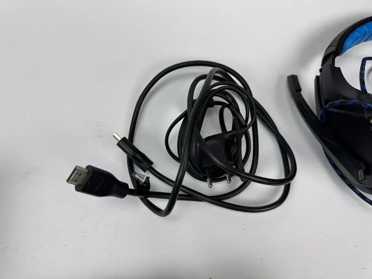 Billede 5 - Playstation 4 - inkl. 2 joystick, 3 spil & høretelefoner MOMSFRI