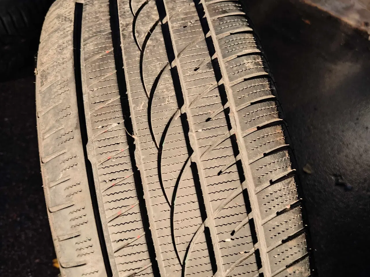 Billede 1 - 2 stk billige vinterdæk 15"