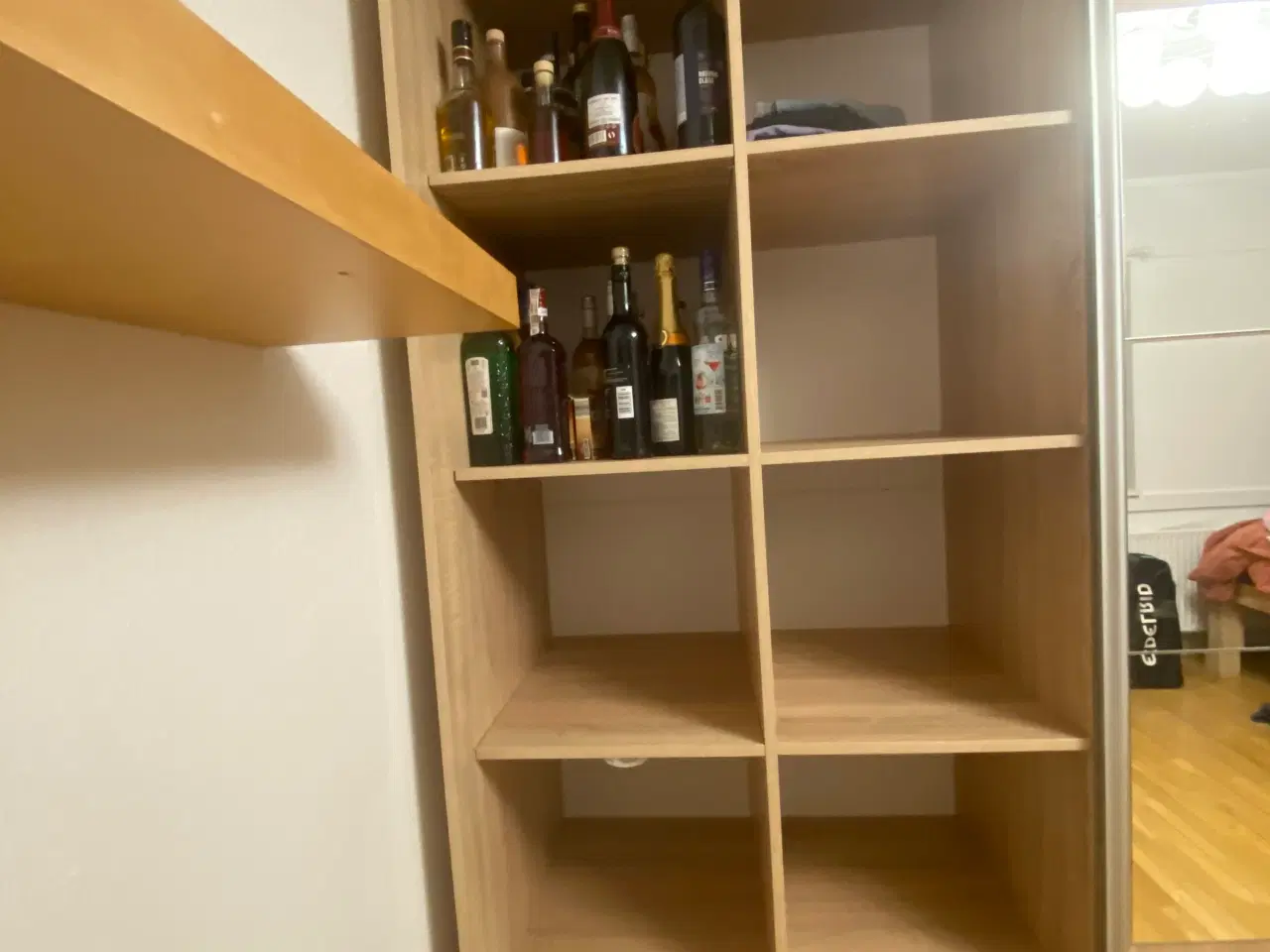 Billede 2 -  tredørs klædeskab