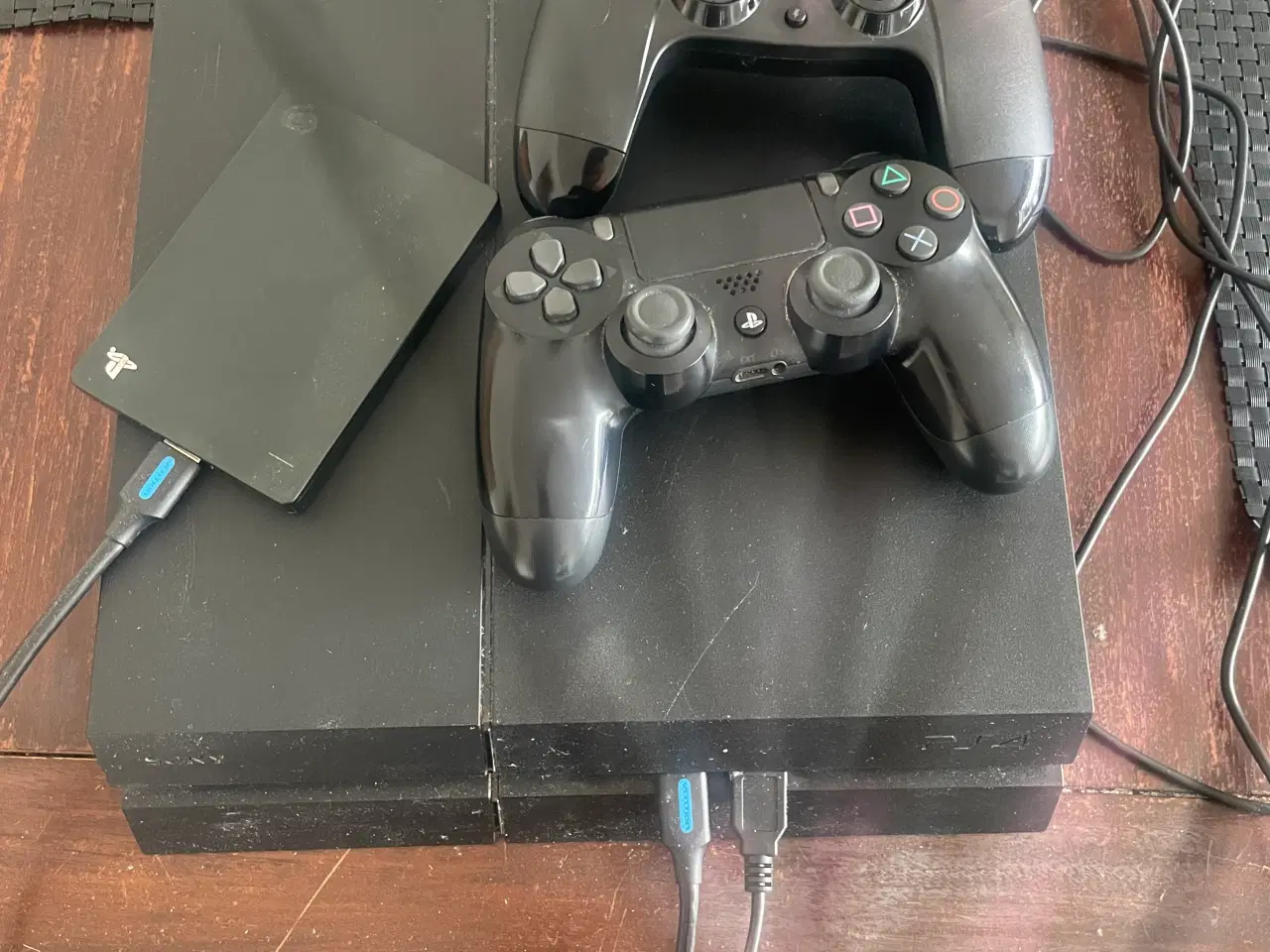 Billede 1 - PS4 med 2 contr. Samt intern harddisk 