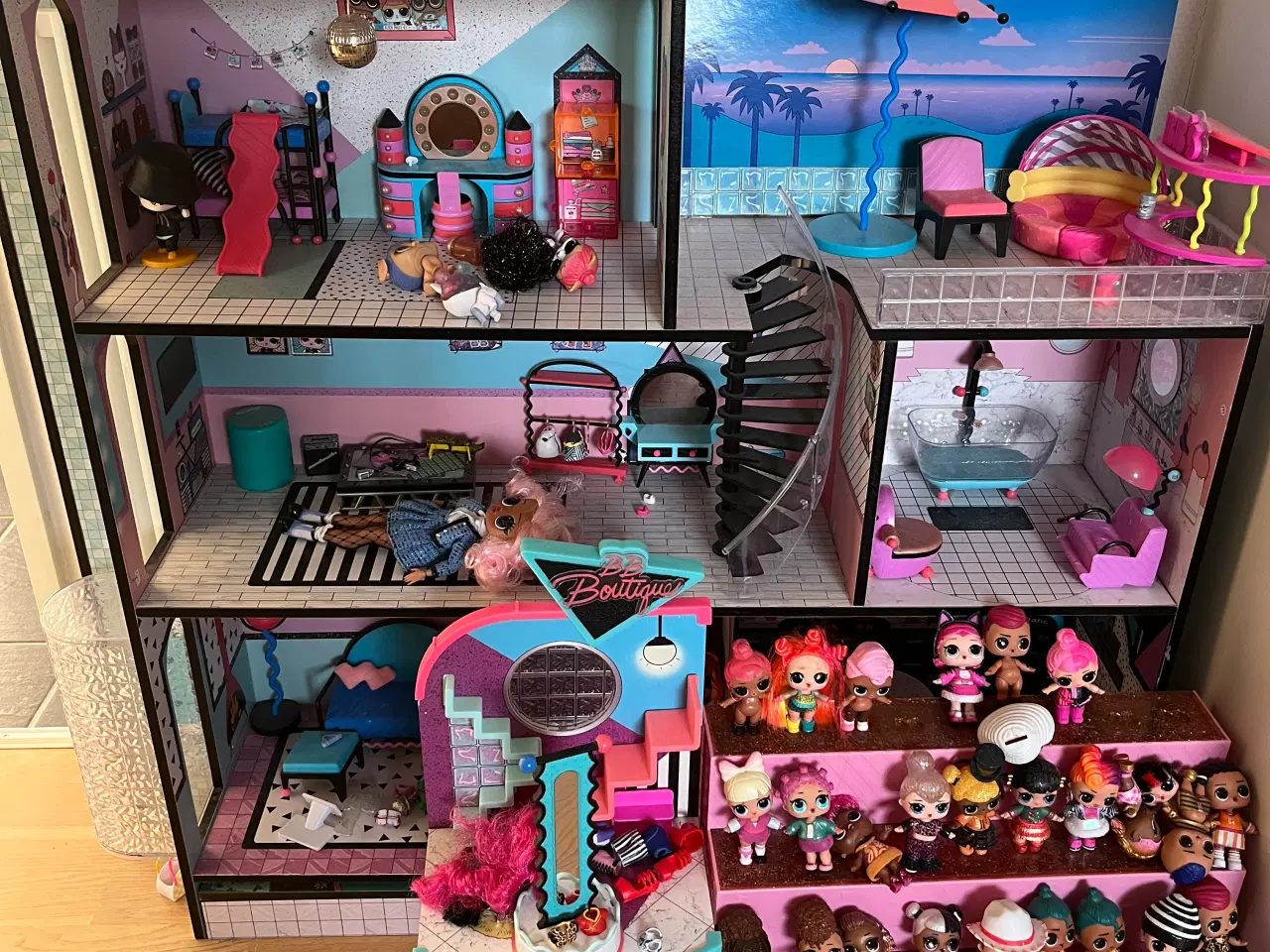 Billede 1 - LOL Surprise dukke, dukkehus, tilbehør og OMG Doll