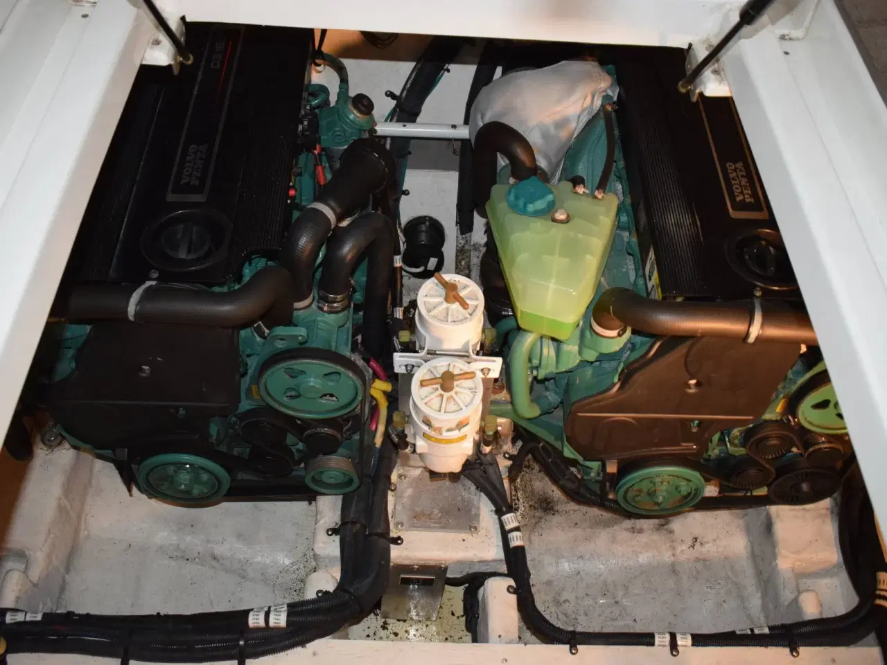 Billede 17 - Cruiser Yachts 300 Express - Twin Volvo Penta D3/Udstyr - DIESEL