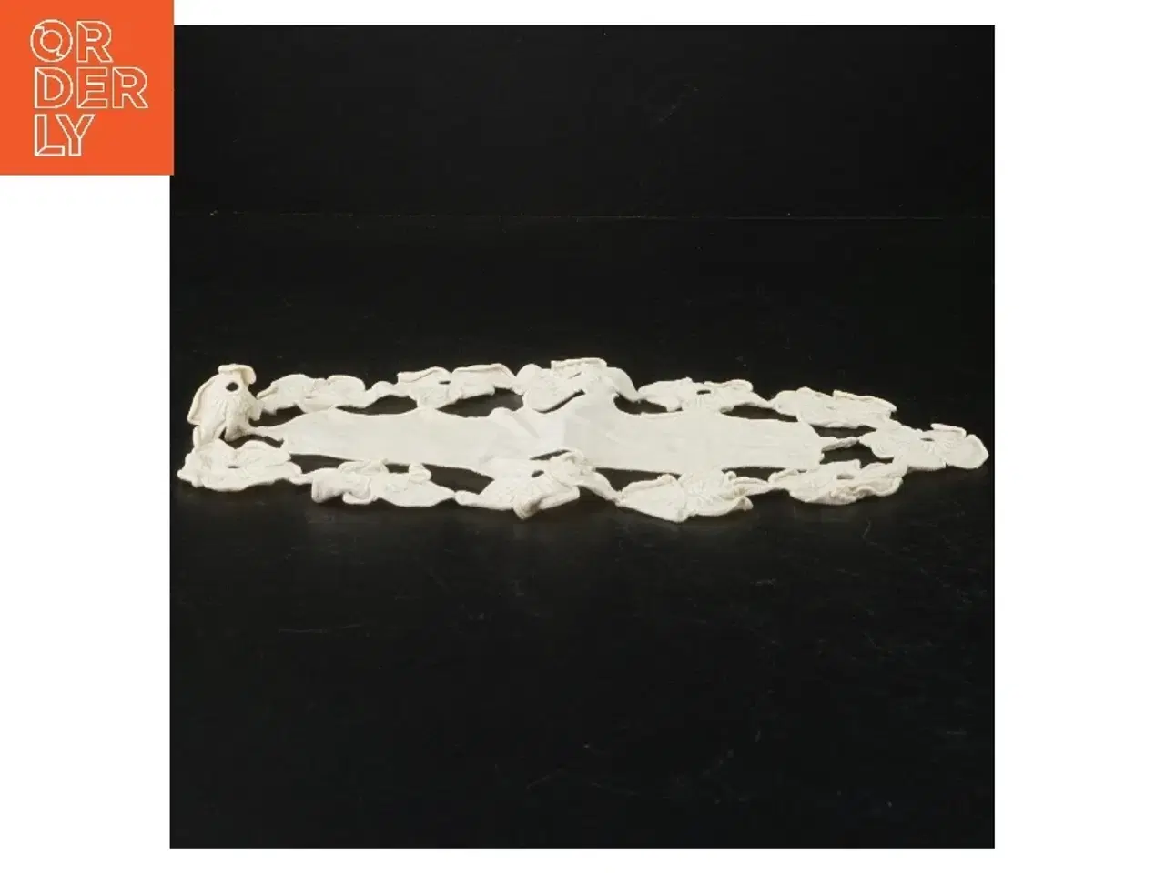 Billede 2 - Vintage broderet pyntedug (str. 30 x. 17 cm)