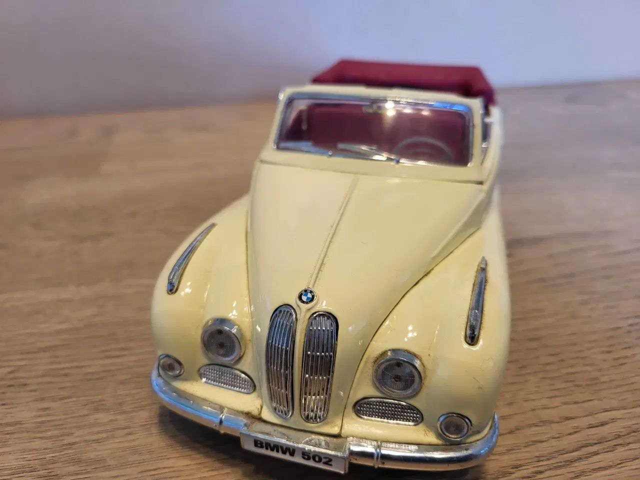 Billede 3 - Modelbil: BMW 502 Cabriolet 1955.  Skala 1/18.