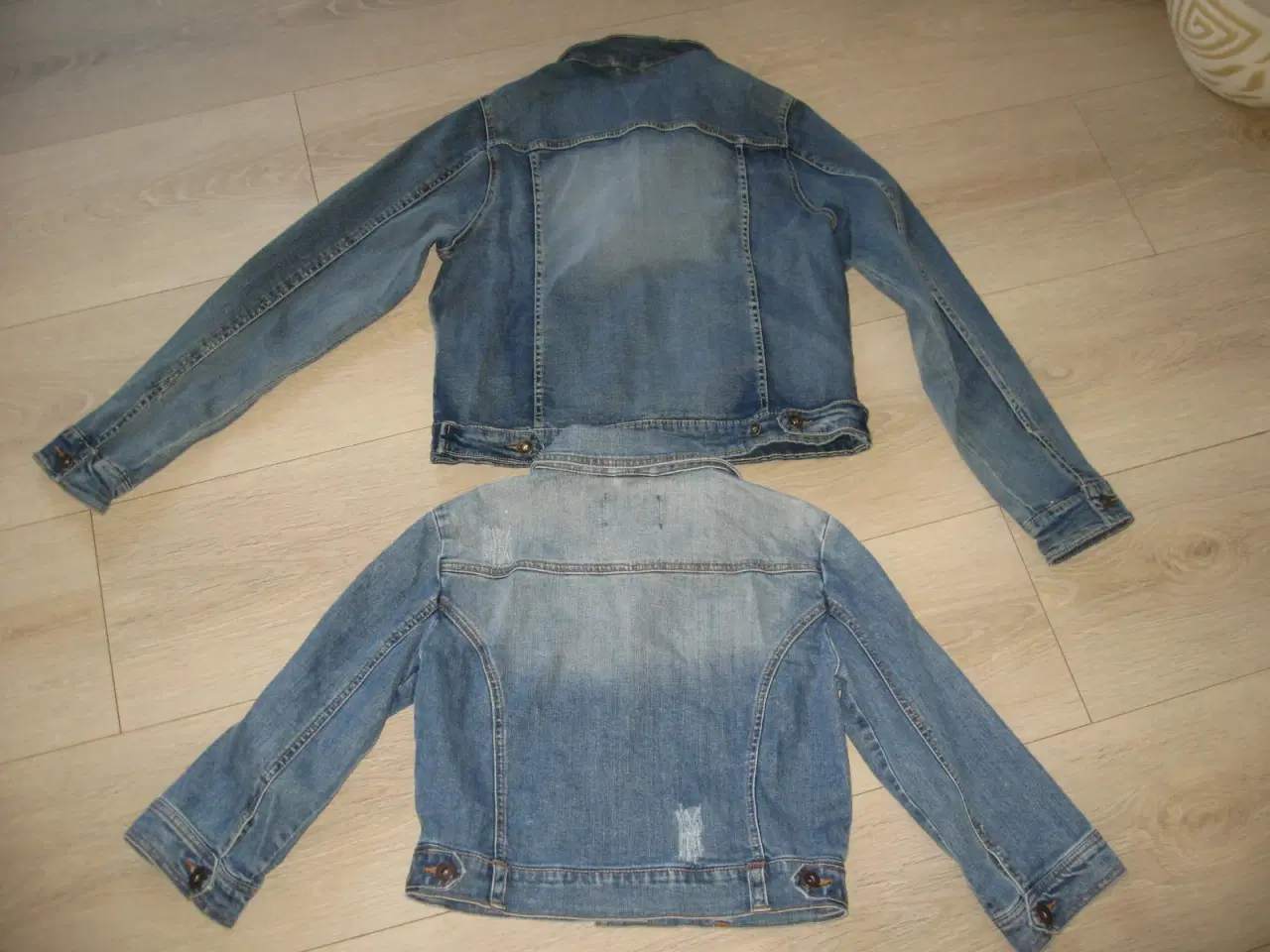 Billede 2 - 2 x Denim jakker str 38-40 - Samlet pris