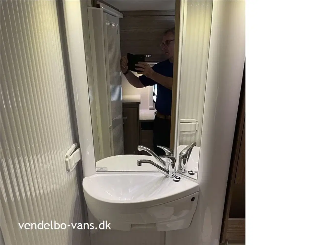Billede 7 - 2019 - Carado V337   Enkeltsenge og høj garage